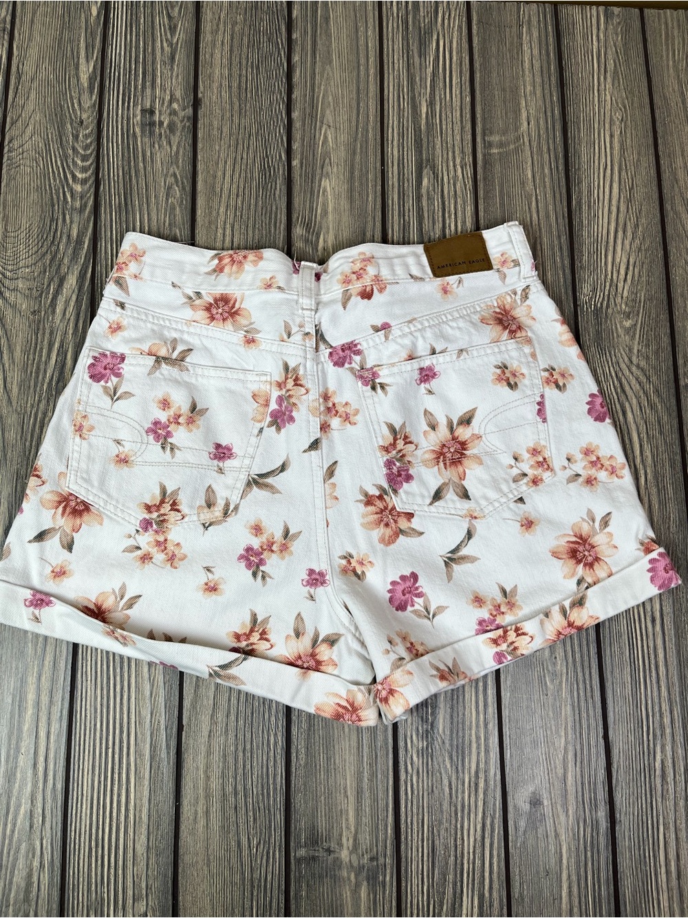 American Eagle Floral White Denim MomShorts Size 4